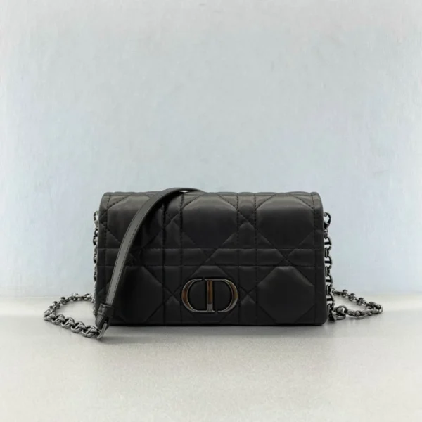 30 montaigne diamond rattan check