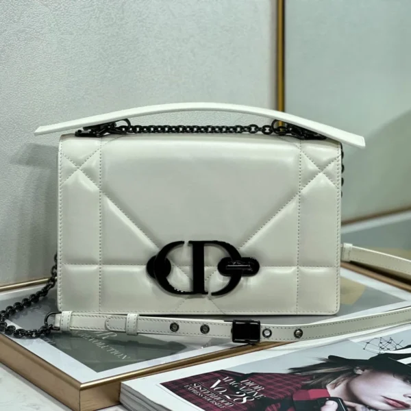 30 Montaigne Chain Clutch: 25.5cm